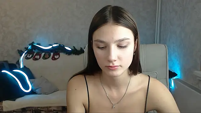 Snapshot of AnaHoney chatting on 12.23.24 AnaHoney online show from 12.23.24