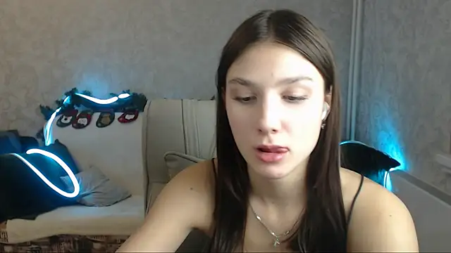 Snapshot of AnaHoney chatting on 12.23.24 AnaHoney online show from 12.23.24