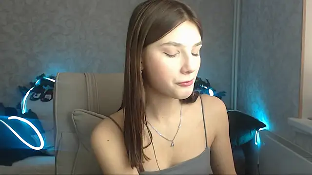 Snapshot of AnaHoney chatting on 12.27.24 AnaHoney online show from 12.27.24