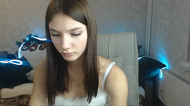 Snapshot of AnaHoney chatting on 12.30.24 AnaHoney online show from 12.30.24