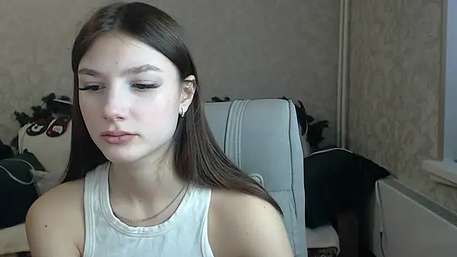 Snapshot of AnaHoney chatting on 01.24.25 AnaHoney online show from 01.24.25