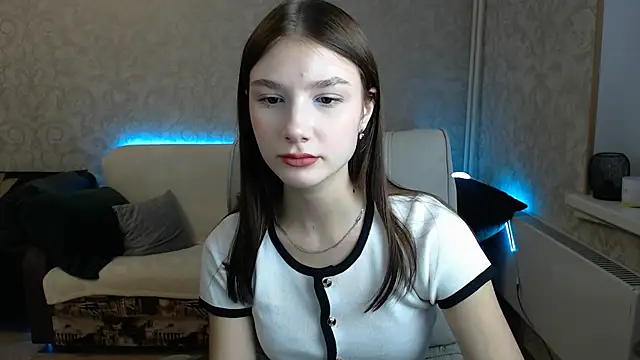 Snapshot of AnaHoney chatting on 02.15.25 AnaHoney online show from 02.15.25