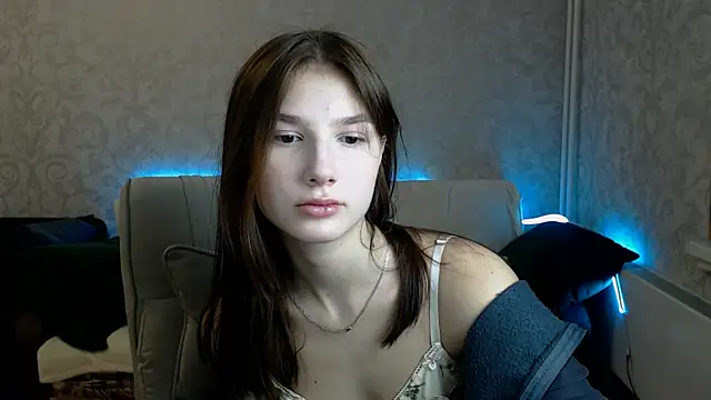 Snapshot of AnaHoney chatting on 02.18.25 AnaHoney online show from 02.18.25
