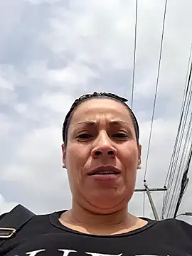 Snapshot of Zaralu_ chatting on 12.16.24 Zaralu online show from 12.16.24