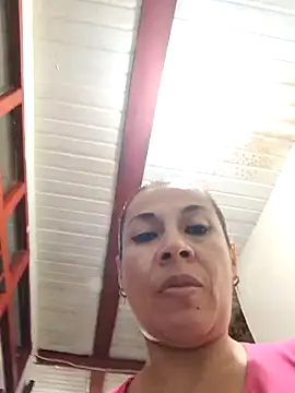 Snapshot of Zaralu_ chatting on 12.24.24 Zaralu online show from 12.24.24