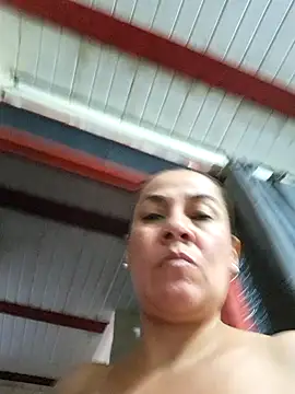 Snapshot of Zaralu_ chatting on 12.26.24 Zaralu online show from 12.26.24