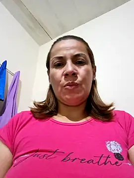 Snapshot of Zaralu_ chatting on 01.19.25 Zaralu online show from 01.19.25