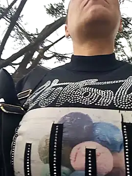 Snapshot of Zaralu_ chatting on 01.30.25 Zaralu online show from 01.30.25