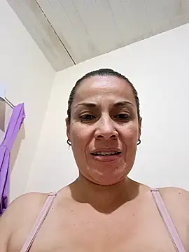 Snapshot of Zaralu_ chatting on 02.06.25 Zaralu online show from 02.06.25