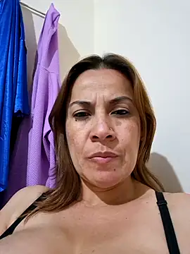 Snapshot of Zaralu_ chatting on 02.27.25 Zaralu online show from 02.27.25