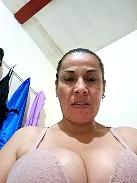 Snapshot of Zaralu_ chatting on 03.05.25 Zaralu online show from 03.05.25