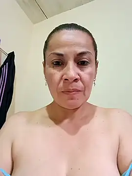 Snapshot of Zaralu_ chatting on 09.19.25 Zaralu online show from 09.19.25