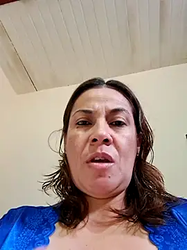 Snapshot of Zaralu_ chatting on 10.19.25 Zaralu online show from 10.19.25