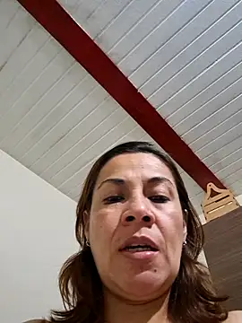 Snapshot of Zaralu_ chatting on 10.20.25 Zaralu online show from 10.20.25