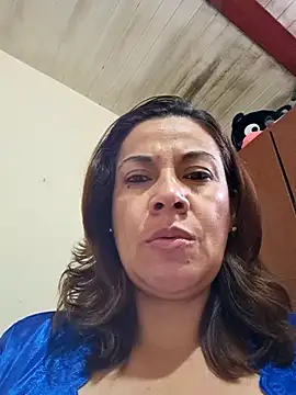 Snapshot of Zaralu_ chatting on 10.29.25 Zaralu online show from 10.29.25