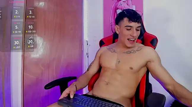 Snapshot of joseph_boy chatting on 02.05.25 joseph boy online show from 02.05.25