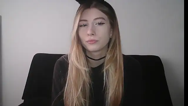 ErikaShyy online show from 10.08.25