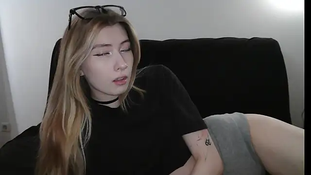 ErikaShyy online show from 03.18.26