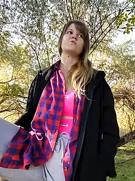 Snapshot of astiSWEET chatting on 10.04.25 astiSWEET online show from 10.04.25