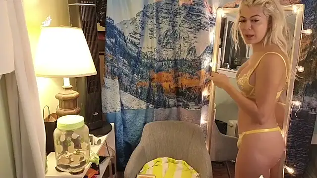 Snapshot of cunty_tranny_lydia chatting on 02.15.25 cunty tranny lydia online show from 02.15.25