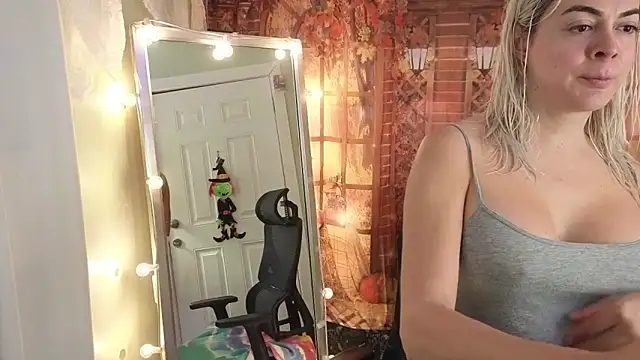 Snapshot of cunty_tranny_lydia chatting on 10.14.25 cunty tranny lydia online show from 10.14.25