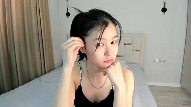 Lola Peach online show from 03.29.26