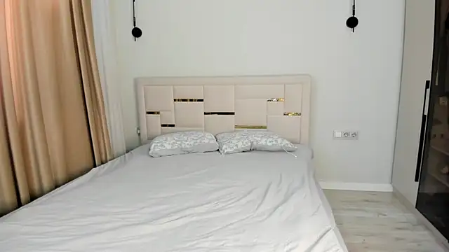 Lola Peach online show from 03.30.26