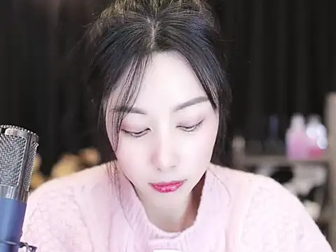 Nuyoah-77 online show from 01.06.25