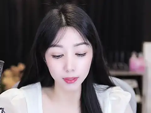 Nuyoah-77 online show from 09.17.25