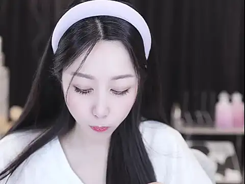 Nuyoah-77 online show from 04.23.26