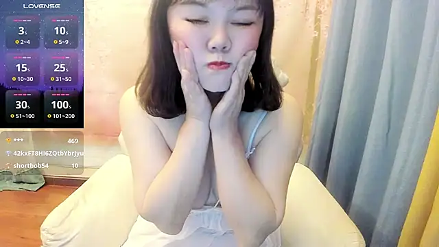 Snapshot of Pennyee chatting on 01.08.25 Pennyee online show from 01.08.25