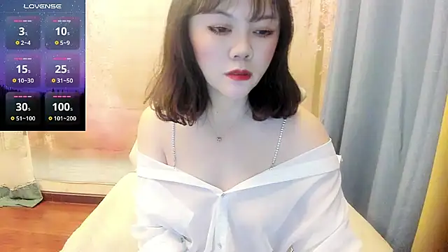 Snapshot of Pennyee chatting on 01.08.25 Pennyee online show from 01.08.25
