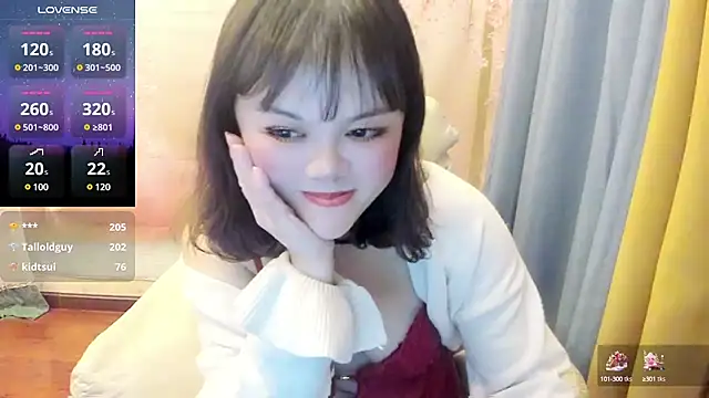 Snapshot of Pennyee chatting on 01.10.25 Pennyee online show from 01.10.25