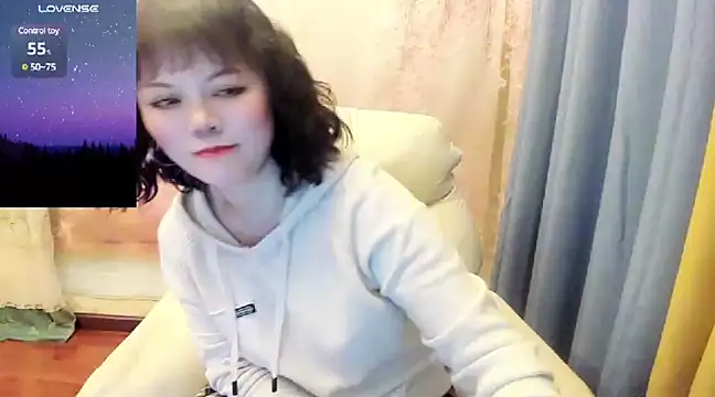 Snapshot of Pennyee chatting on 01.16.25 Pennyee online show from 01.16.25
