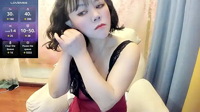 Snapshot of Pennyee chatting on 02.16.25 Pennyee online show from 02.16.25