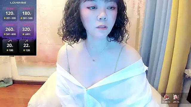 Snapshot of Pennyee chatting on 02.25.25 Pennyee online show from 02.25.25