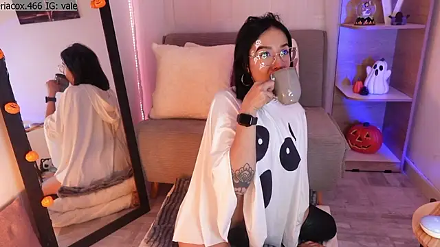 ValeriaCox online show from 10.29.25