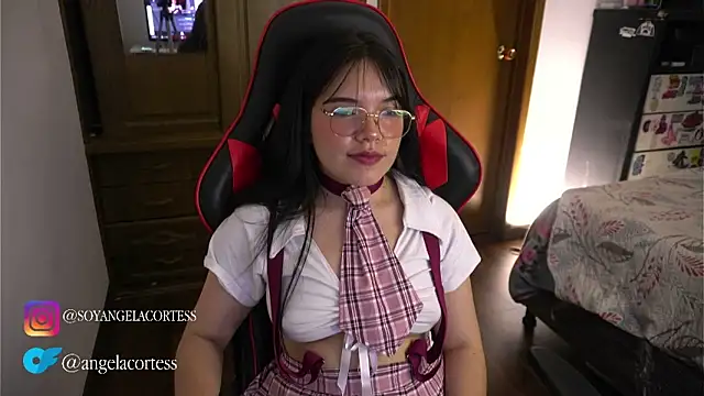 Snapshot of angela_cortes_ chatting on 10.24.25 angela cortes  online show from 10.24.25