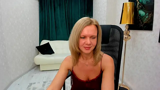 AgathaKlouin online show from 01.08.25
