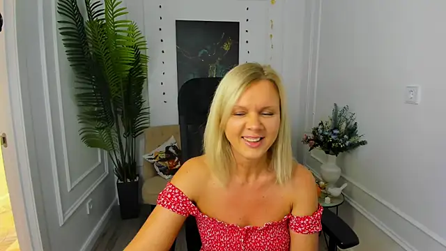 AgathaKlouin online show from 10.14.25