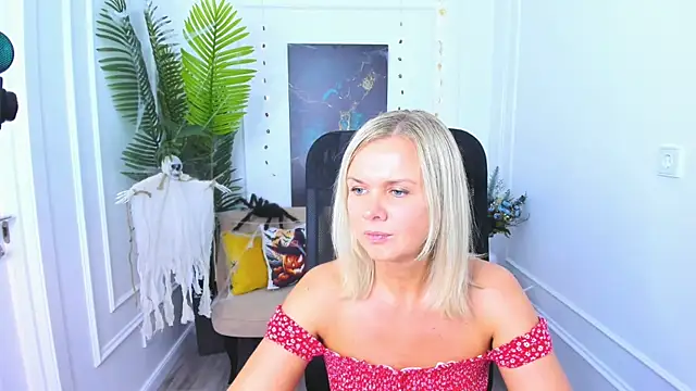 AgathaKlouin online show from 10.19.25