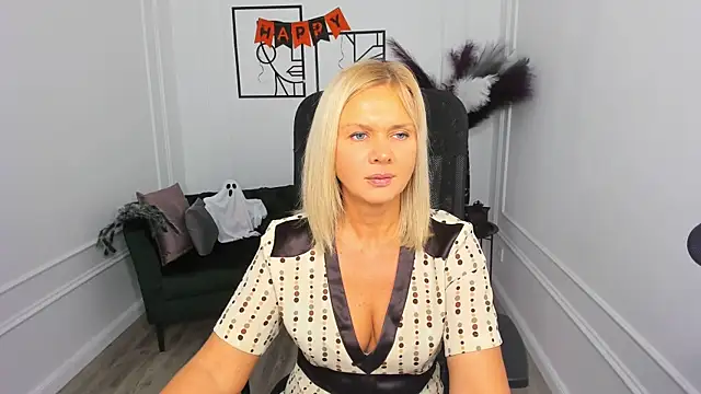 AgathaKlouin online show from 10.23.25