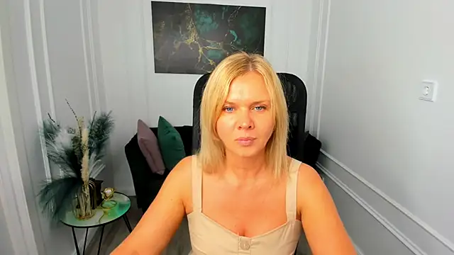 AgathaKlouin online show from 05.19.26