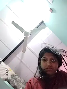 Snapshot of Hotty-Divya chatting on 11.08.25 Hotty-Divya online show from 11.08.25