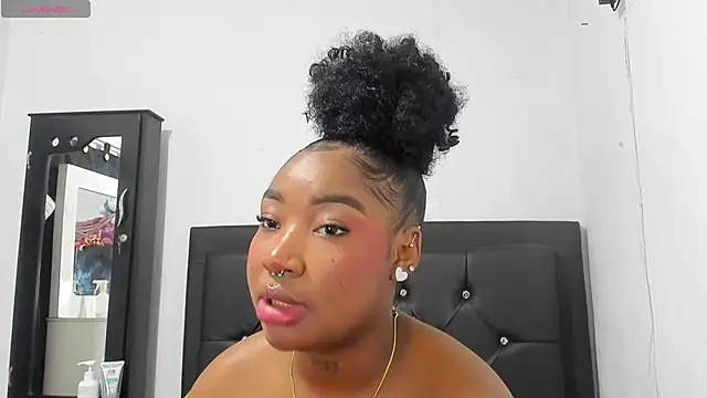 Snapshot of Natassha_brown1 chatting on 10.14.25 Natassha brown1 online show from 10.14.25