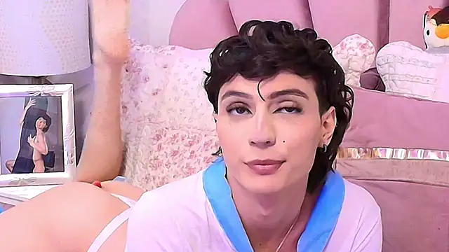 KylieMonnett online show from 10.27.25