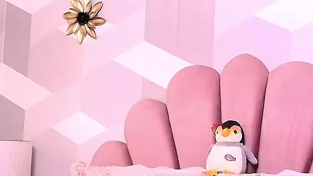 KylieMonnett online show from 11.26.25