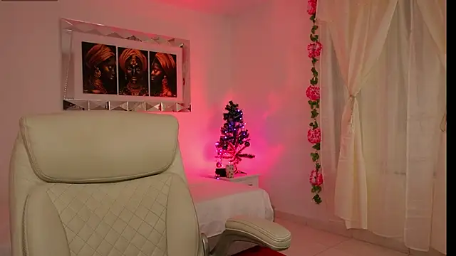 Snapshot of Alondrasparrow2 chatting on 12.24.24 Alondrasparrow2 online show from 12.24.24