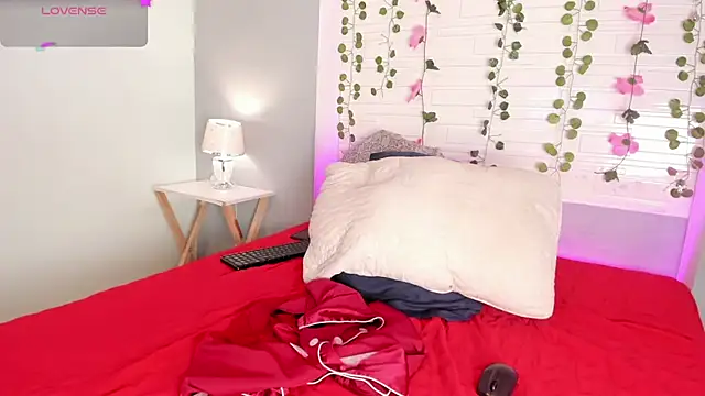 EmilyyStuart online show from 01.04.25