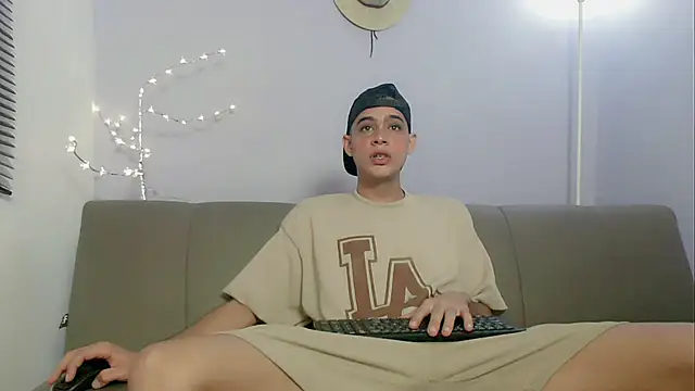 zacariasss  online show from 10.22.25